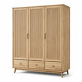 Armoire en bois de chêne avec portes rainurées et tiroirs